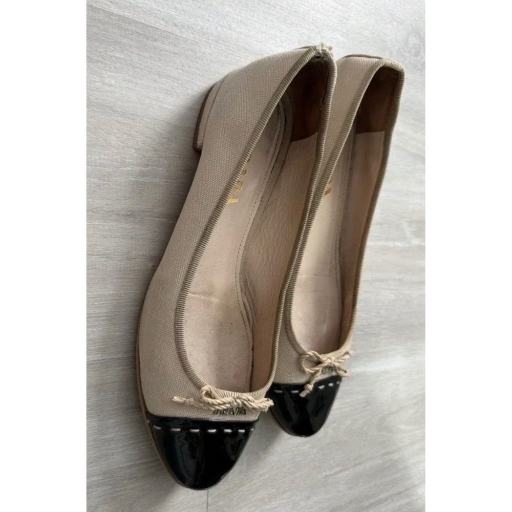 Prada Ballet Flats Womens 7 Beige Black Good Patent Cap Toe Bow Logo Hardware - Picture 9 of 15